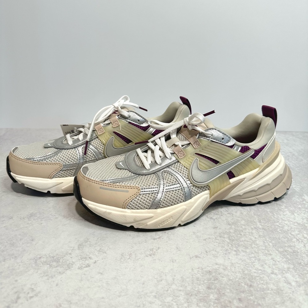 NWOB NIKE V2K SNEAKERS